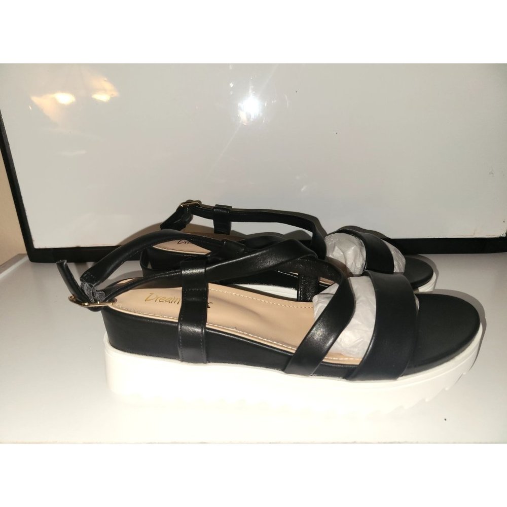 Dream pairs black strap sandal shoe with white sole New size 9 Women